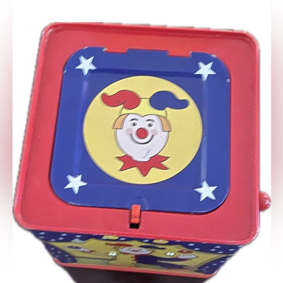 Vintage Schylling Jack in the Box wind the handle and jester pops up - Picture 5 of 10